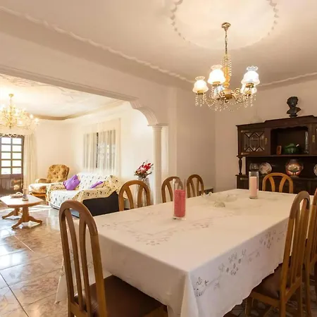 Terrassenhaus Mit Privatem Pool In Semesterbostad *