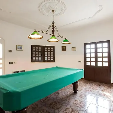 Terrassenhaus Mit Privatem Pool In Semesterbostad