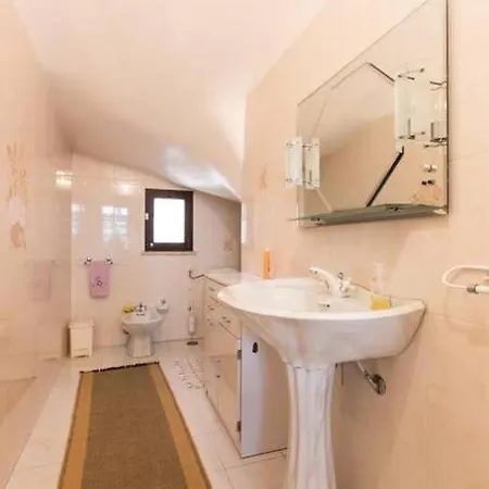 Semesterbostad Terrassenhaus Mit Privatem Pool In *