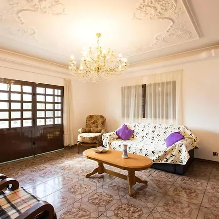 Terrassenhaus Mit Privatem Pool In نازاريه